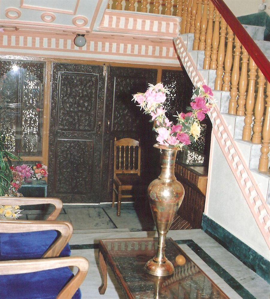 Hotel Zahgeer Continental - Srinagar Exterior foto
