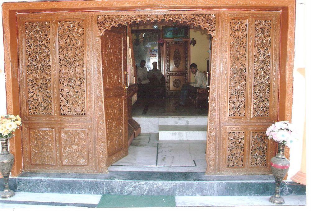 Hotel Zahgeer Continental - Srinagar Exterior foto