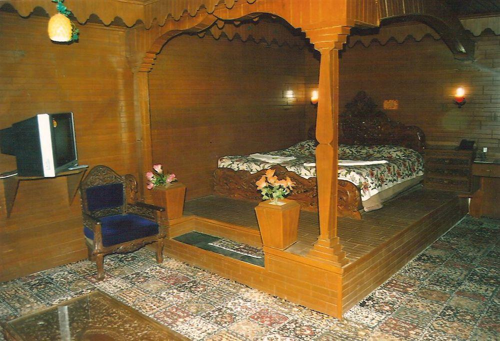 Hotel Zahgeer Continental - Srinagar Exterior foto