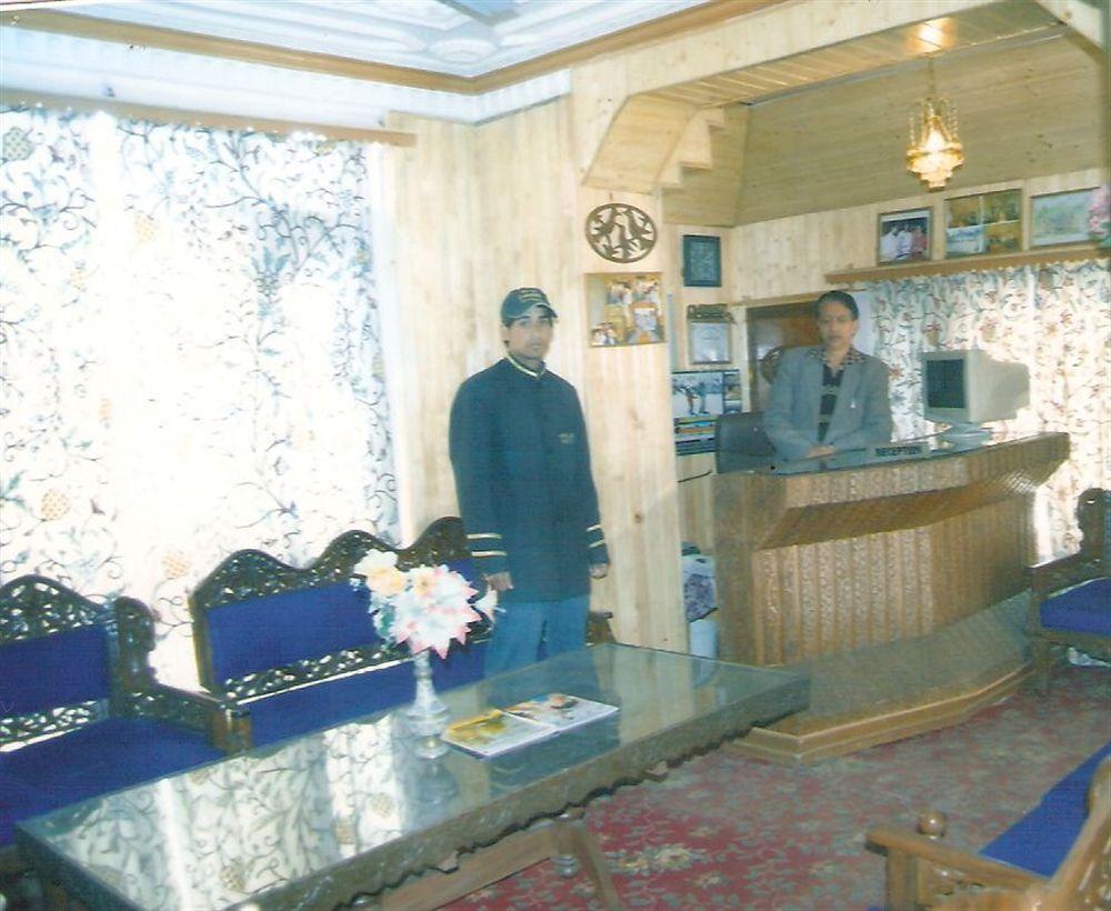 Hotel Zahgeer Continental - Srinagar Exterior foto