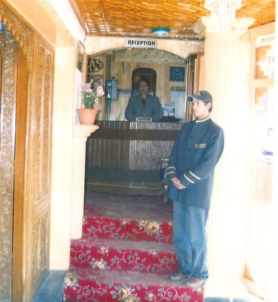 Hotel Zahgeer Continental - Srinagar Exterior foto